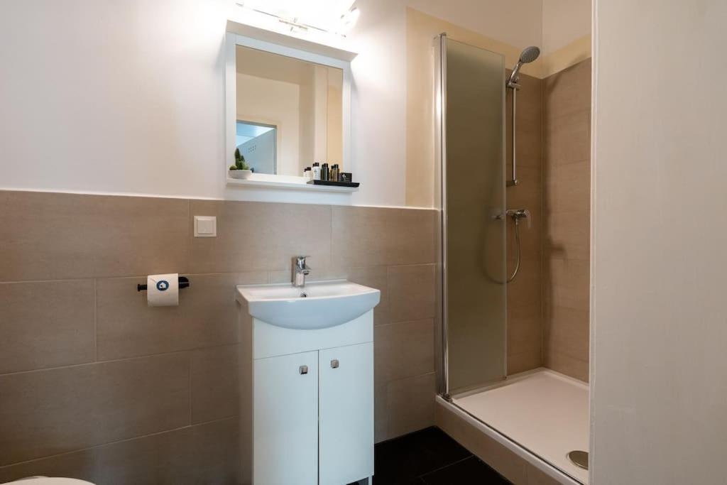 Sleek Studio By City Center By Hm Vienna Esterno foto